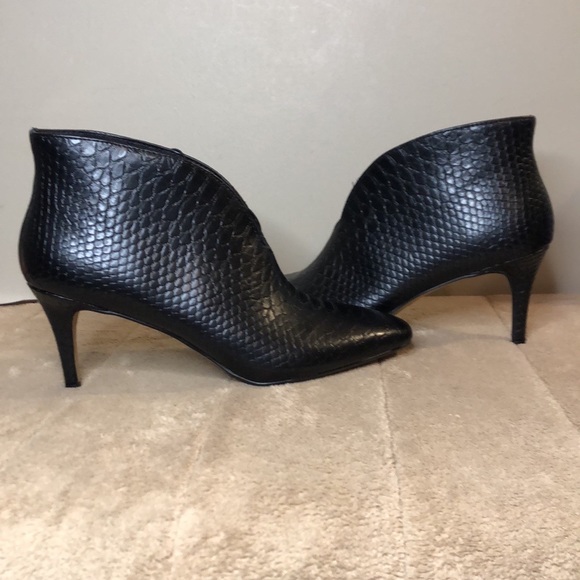EXPRESS booties - Picture 1 of 8